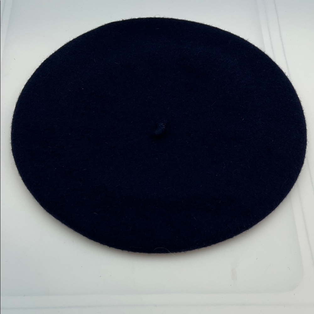Navy blue wool beret made in Argentina